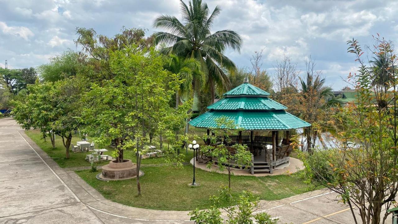 Phuphan Park Hotel Sakon Nakhon Extérieur photo